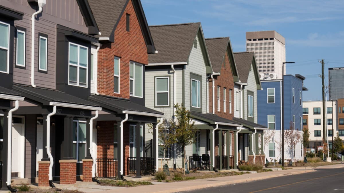 حرب إيران تُربك سوق العقارات العالمي.. والنفط فوق 120 دولارًا يُعيد شبح التضخم